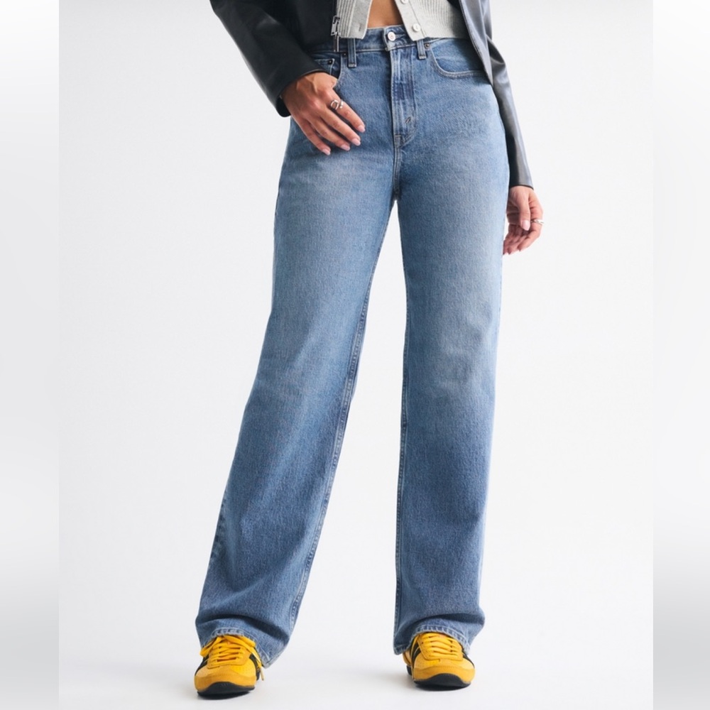 NWT Curve Love Ultra High Rise 90’s Straight Jean - Picture 3 of 4